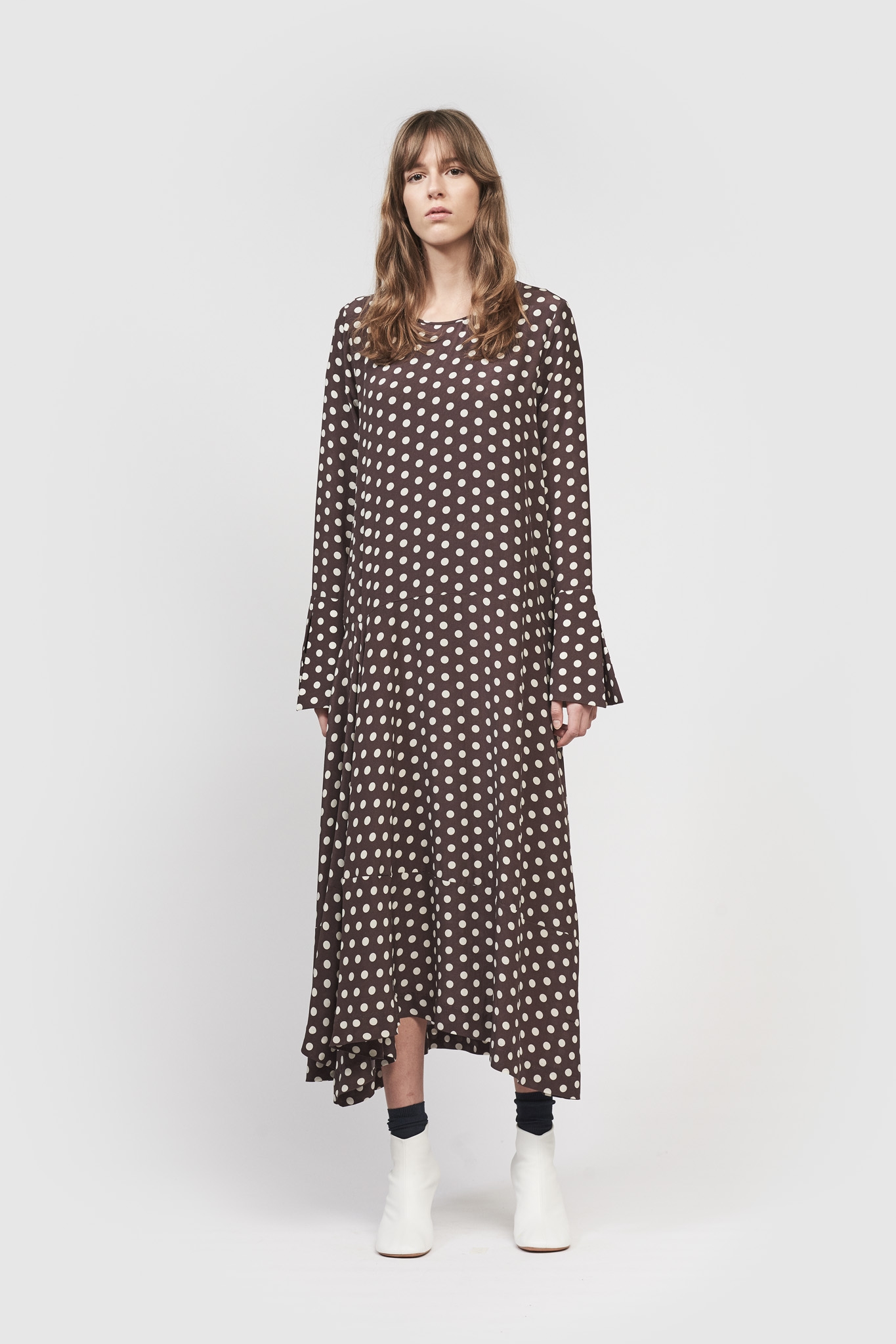 Luske Slovenien parallel Kai Dress Dark Chocolate White Dot | Svean AS Nettbutikk
